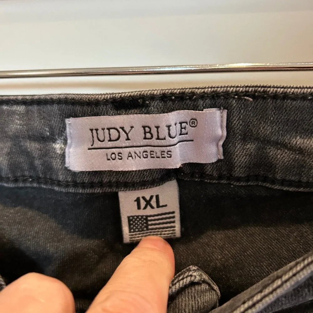 Judy Blue 1XL Black Wash Distressed High Rise Cropped Raw‎ Hem Jeans 33